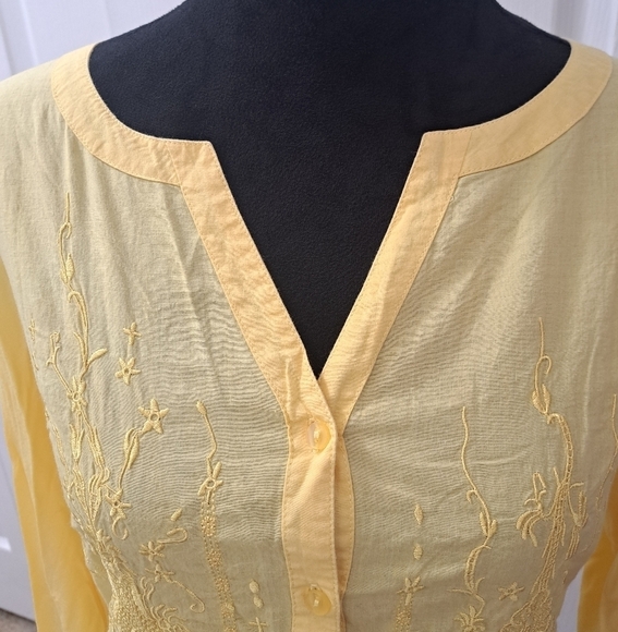 Renuar Yellow Embroidered Button Down Shirt  Size M - Picture 2 of 9